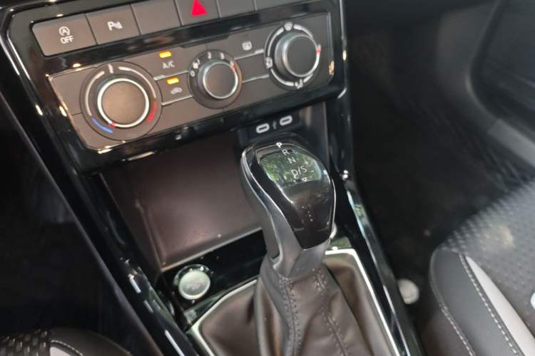 Used Volkswagen Tacqua 2021 200TSI DSG JoyConnect Edition Gear Lever