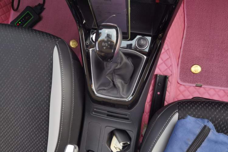 Used Volkswagen Tacqua 2021 1.5L Automatic 30th Anniversary Edition Gear Lever