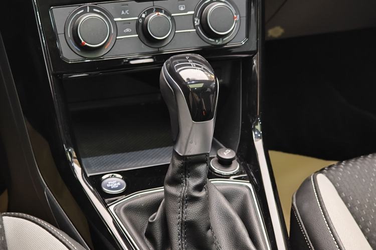 Used Volkswagen Tacqua 2021 1.5L Automatic Yue Zhi Lian Edition Gear Lever