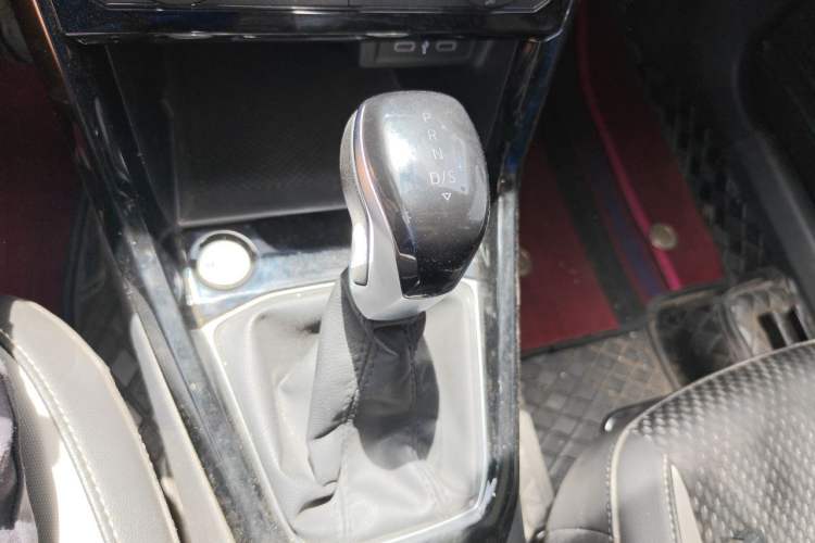 Used Volkswagen Tacqua 2021 200TSI DSG JoyConnect Edition Gear Lever