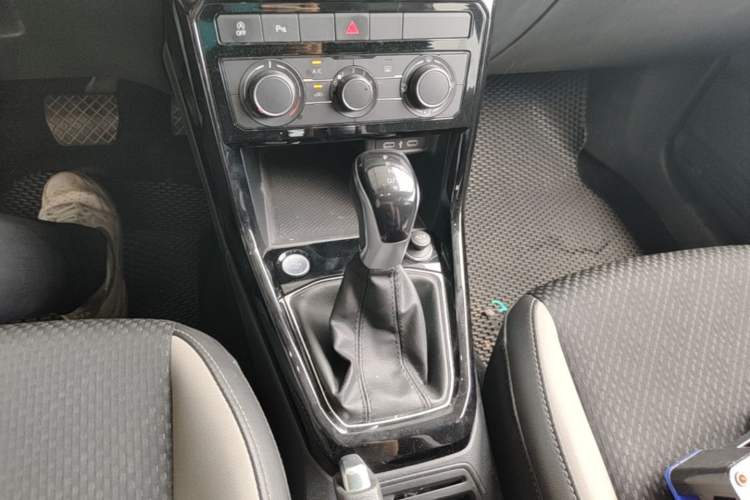 Used Volkswagen Tacqua 2021 1.5L Automatic 30th Anniversary Edition Gear Lever