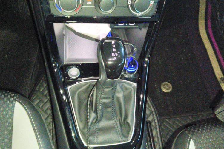 Used Volkswagen Tacqua 2021 200TSI DSG JoyConnect Edition Gear Lever