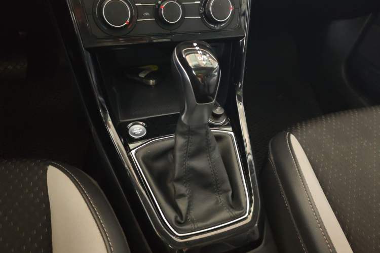 Used Volkswagen Tacqua 2021 200TSI DSG JoyConnect Edition Gear Lever