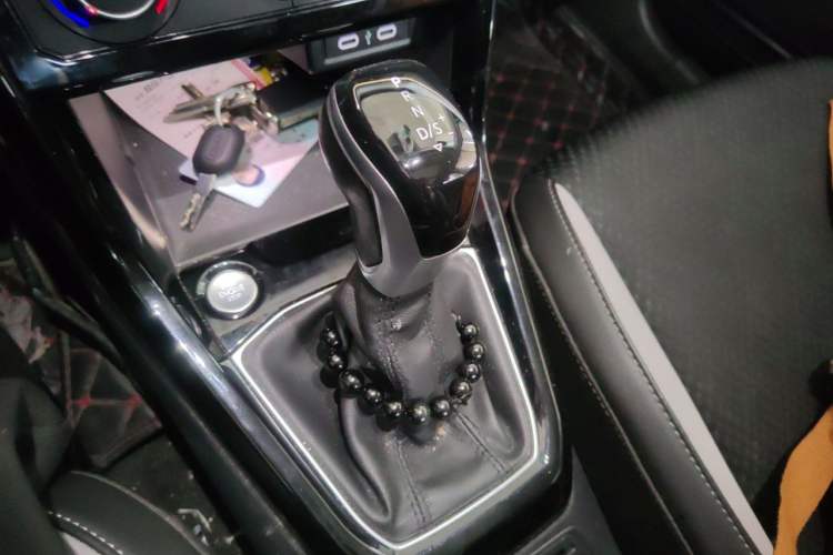Used Volkswagen Tacqua 2021 200TSI DSG JoyConnect Edition Gear Lever