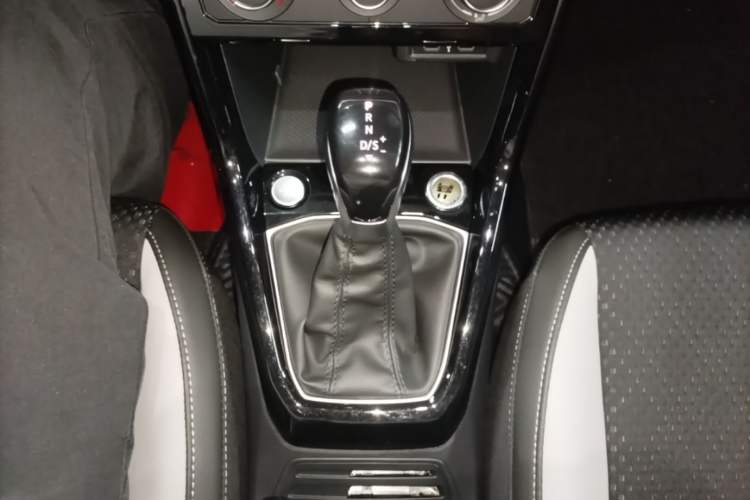 Used Volkswagen Tacqua 2021 280TSI DSG R-Line Connected Version Gear Lever