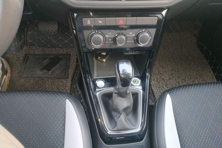 Used Volkswagen Tacqua 2021 1.5L Automatic Yue Zhi Lian Edition Gear Lever