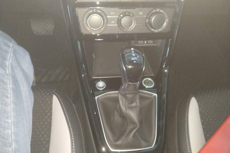 Used Volkswagen Tacqua 2021 1.5L Automatic Yue Zhi Lian Edition Gear Lever