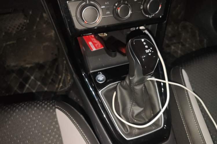 Used Volkswagen Tacqua 2021 1.5L Automatic 30th Anniversary Edition Gear Lever