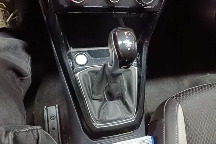 Used Volkswagen Tacqua 2021 200TSI DSG JoyConnect Edition Gear Lever
