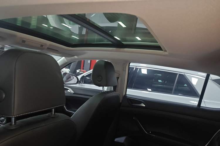Used Volkswagen Tacqua 2021 280TSI DSG EnjoyPro Smart Connectivity Version Headliner