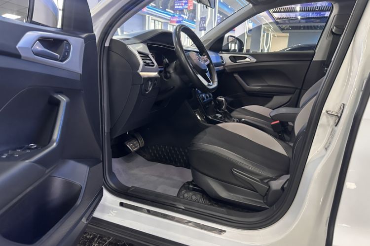 Used Volkswagen Tacqua 2021 280TSI DSG R-Line Connected Version Interior 1