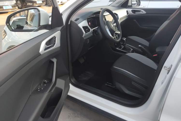 Used Volkswagen Tacqua 2021 1.5L Automatic 30th Anniversary Edition Interior 2