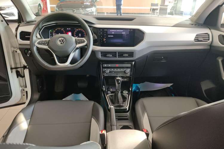 Used Volkswagen Tacqua 2021 280TSI DSG EnjoyPro Smart Connectivity Version Interior 2