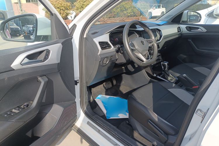 Used Volkswagen Tacqua 2021 280TSI DSG EnjoyPro Smart Connectivity Version Interior 3