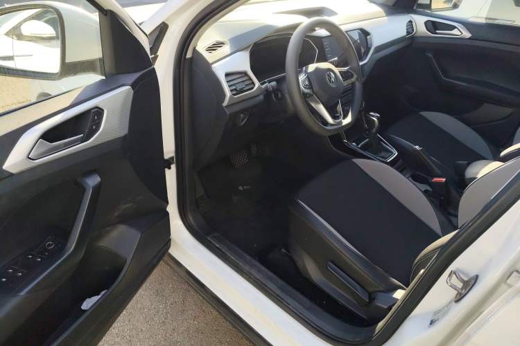 Used Volkswagen Tacqua 2021 200TSI DSG JoyConnect Edition Interior 3