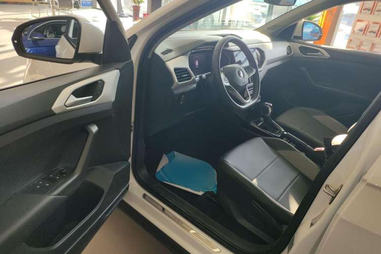 Used Volkswagen Tacqua 2021 280TSI DSG EnjoyPro Smart Connectivity Version Interior 3