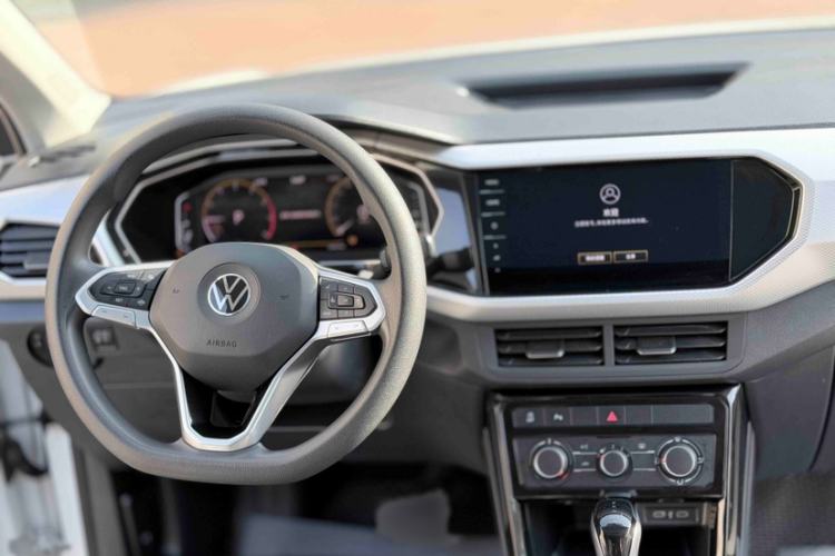 Used Volkswagen Tacqua 2021 200TSI DSG JoyConnect Edition Interior 5