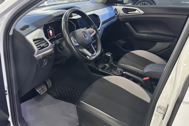 Used Volkswagen Tacqua 2021 280TSI DSG R-Line Connected Version Interior 5