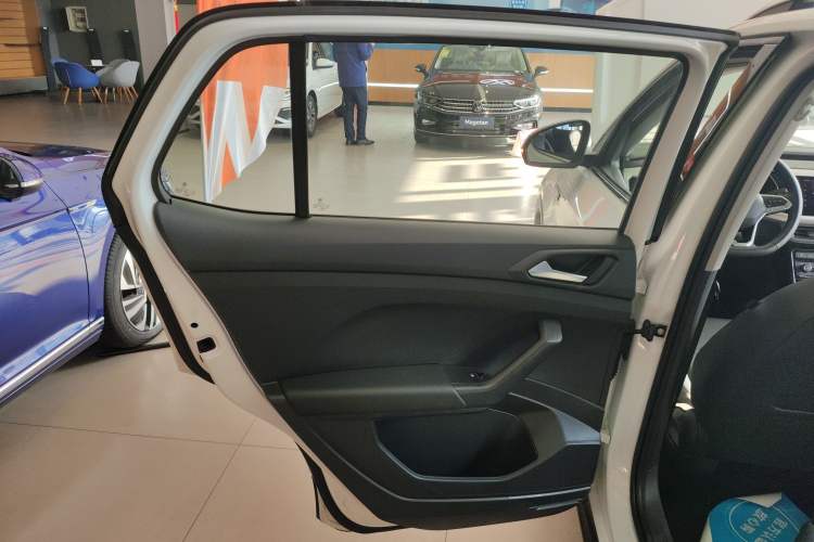 Used Volkswagen Tacqua 2021 280TSI DSG EnjoyPro Smart Connectivity Version Interior 8