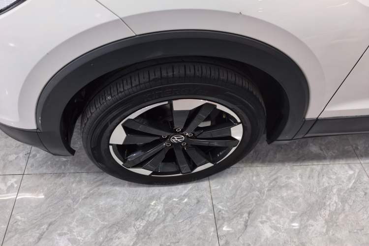 Used Volkswagen Tacqua 2021 200TSI DSG JoyConnect Edition Left Front Wheel Hub