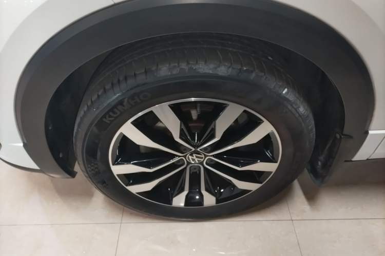 Used Volkswagen Tacqua 2021 280TSI DSG R-Line Connected Version Left Front Wheel Hub