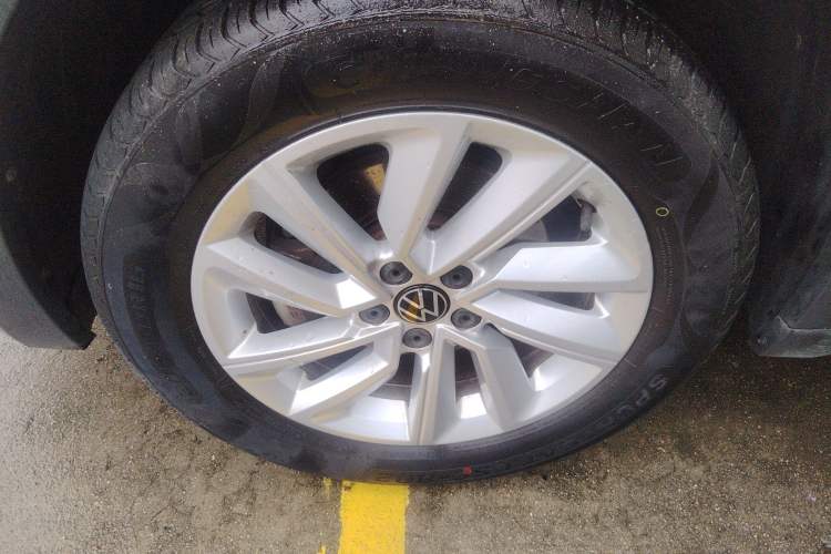 Used Volkswagen Tacqua 2021 1.5L Automatic Shangzhilian Edition Left Front Wheel Hub