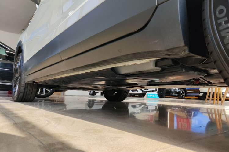 Used Volkswagen Tacqua 2021 280TSI DSG EnjoyPro Smart Connectivity Version Left Side Sill