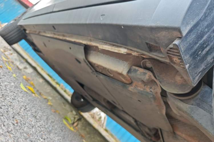 Used Volkswagen Tacqua 2021 200TSI DSG JoyConnect Edition Left Side Sill