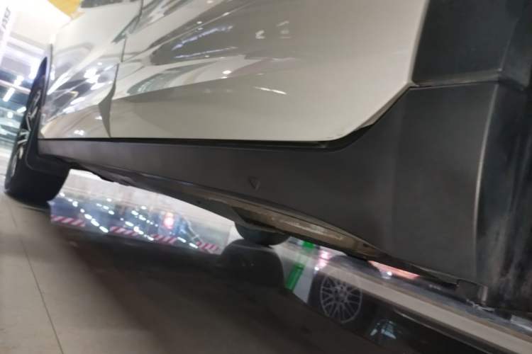 Used Volkswagen Tacqua 2021 280TSI DSG R-Line Connected Version Left Side Sill
