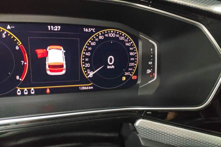 Used Volkswagen Tacqua 2021 1.5L Automatic 30th Anniversary Edition Odometer Close Up