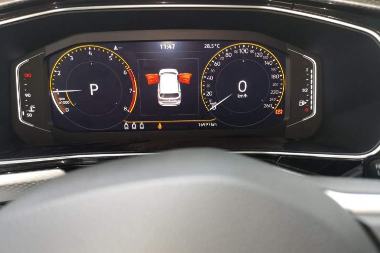 Used Volkswagen Tacqua 2021 1.5L Automatic 30th Anniversary Edition Odometer Close Up