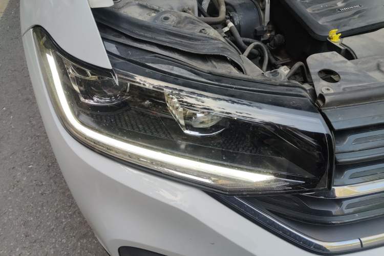 Used Volkswagen Tacqua 2021 1.5L Automatic Yue Zhi Lian Edition Right Front Headlight