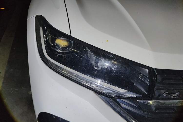 Used Volkswagen Tacqua 2021 280TSI DSG R-Line Connected Version Right Front Headlight