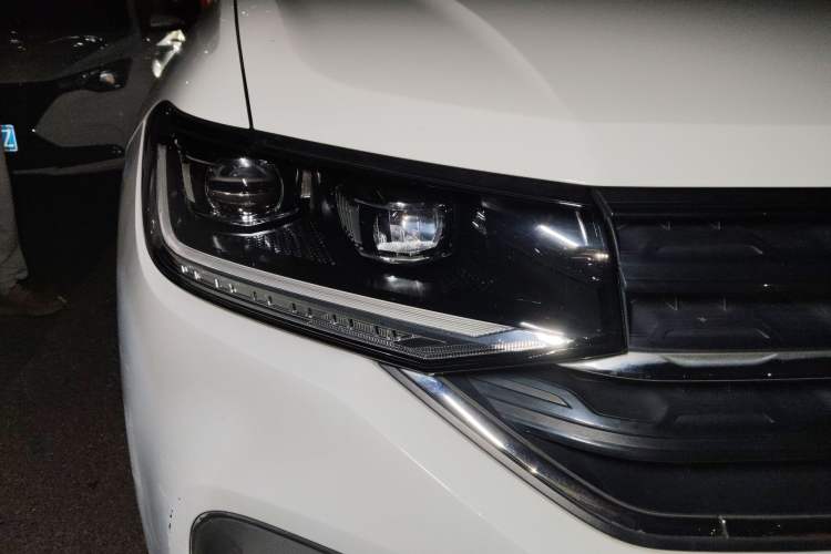 Used Volkswagen Tacqua 2021 1.5L Automatic Yue Zhi Lian Edition Right Front Headlight