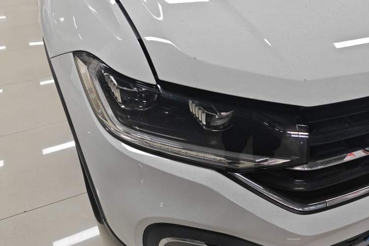 Used Volkswagen Tacqua 2021 1.5L Automatic 30th Anniversary Edition Right Front Headlight