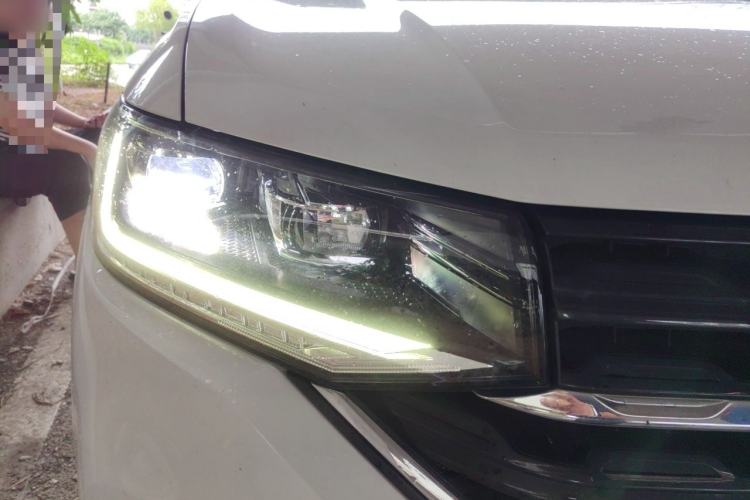 Used Volkswagen Tacqua 2021 200TSI DSG JoyConnect Edition Right Front Headlight