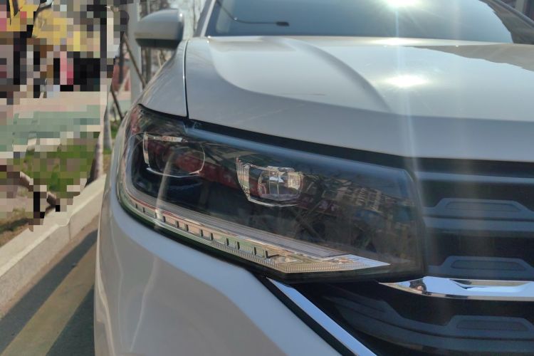 Used Volkswagen Tacqua 2021 1.5L Automatic 30th Anniversary Edition Right Front Headlight