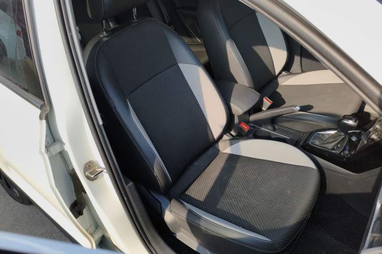 Used Volkswagen Tacqua 2021 200TSI DSG JoyConnect Edition Right Front Seat