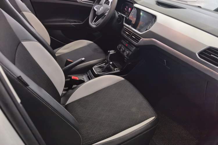 Used Volkswagen Tacqua 2021 200TSI DSG JoyConnect Edition Right Front Seat