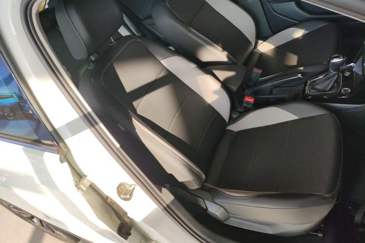 Used Volkswagen Tacqua 2021 280TSI DSG EnjoyPro Smart Connectivity Version Right Front Seat