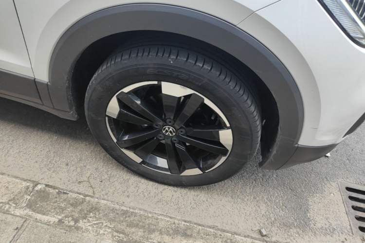 Used Volkswagen Tacqua 2021 1.5L Automatic 30th Anniversary Edition Right Front Wheel Hub