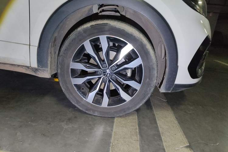 Used Volkswagen Tacqua 2021 280TSI DSG R-Line Connected Version Right Front Wheel Hub