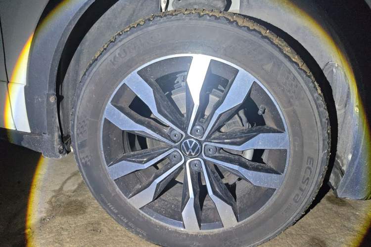 Used Volkswagen Tacqua 2021 280TSI DSG R-Line Connected Version Right Front Wheel Hub
