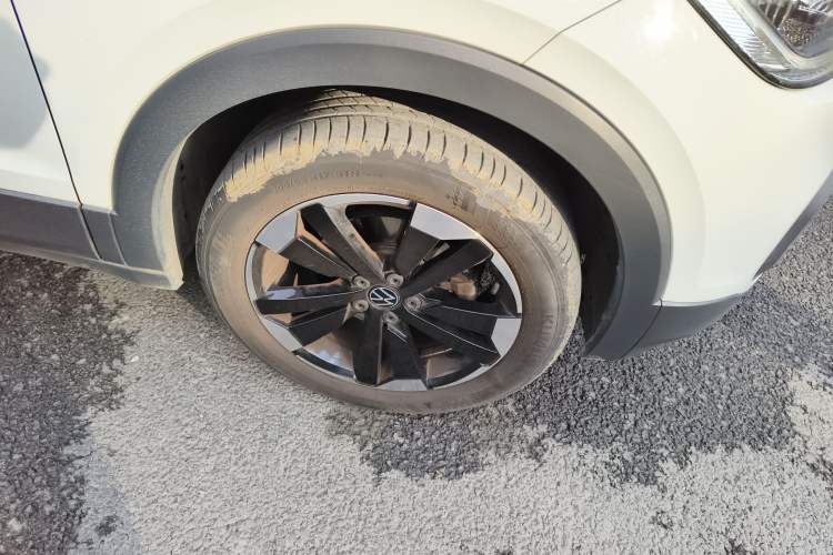 Used Volkswagen Tacqua 2021 1.5L Automatic 30th Anniversary Edition Right Front Wheel Hub