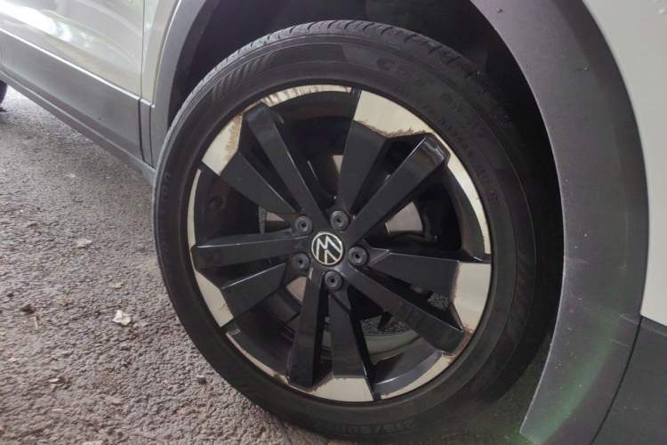 Used Volkswagen Tacqua 2021 200TSI DSG JoyConnect Edition Right Front Wheel Hub