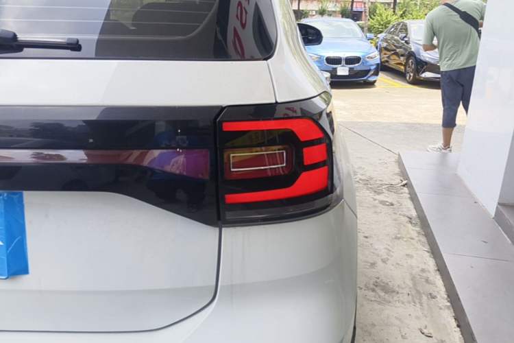 Used Volkswagen Tacqua 2021 1.5L Automatic Yue Zhi Lian Edition Right Rear Taillight