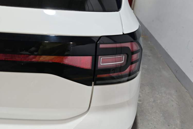 Used Volkswagen Tacqua 2021 1.5L Automatic Yue Zhi Lian Edition Right Rear Taillight