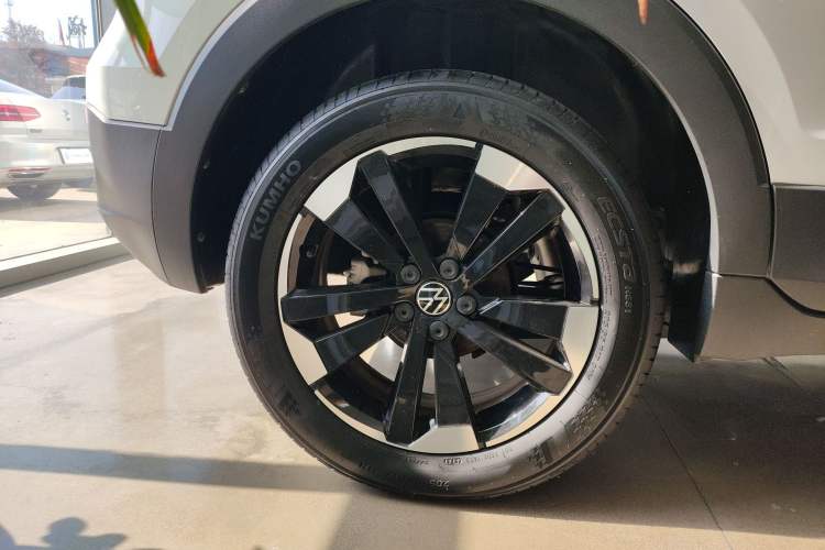 Used Volkswagen Tacqua 2021 280TSI DSG EnjoyPro Smart Connectivity Version Right Rear Wheel Hub