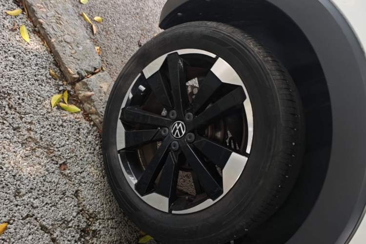 Used Volkswagen Tacqua 2021 200TSI DSG JoyConnect Edition Right Rear Wheel Hub