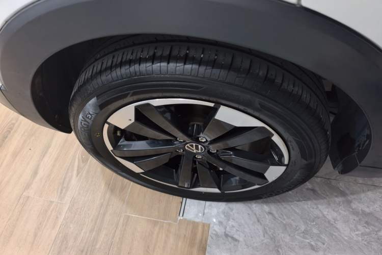 Used Volkswagen Tacqua 2021 200TSI DSG JoyConnect Edition Right Rear Wheel Hub